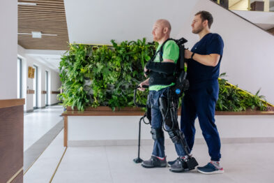 EGZOSZKIELET NR z Funkcjonalną Elektrostymulacją (FES)